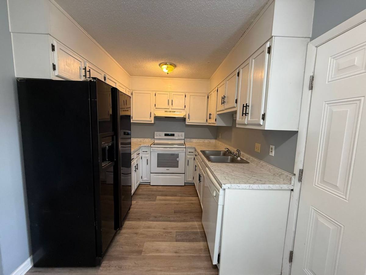 Townhouse for rent at 141 King George Court, Jacksonville, NC 28546