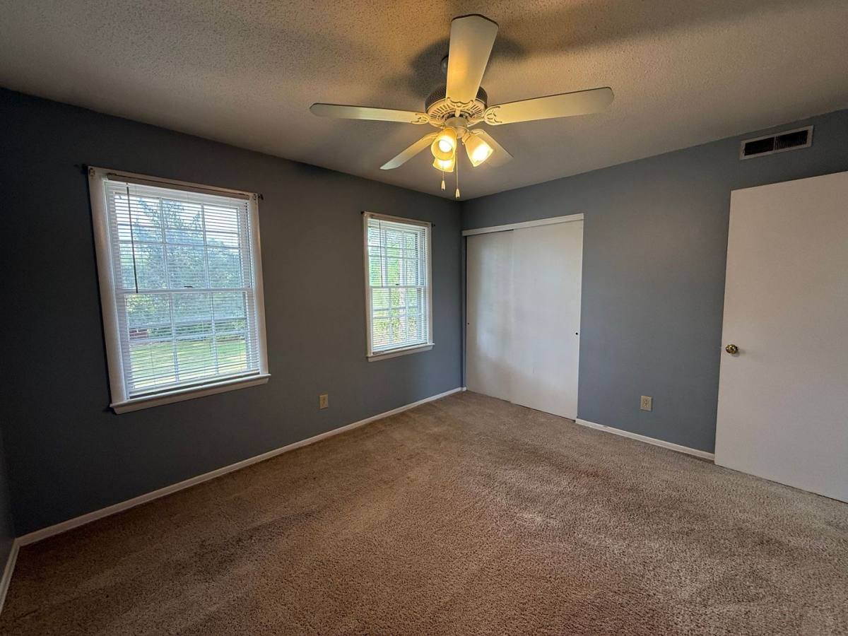 Townhouse for rent at 141 King George Court, Jacksonville, NC 28546