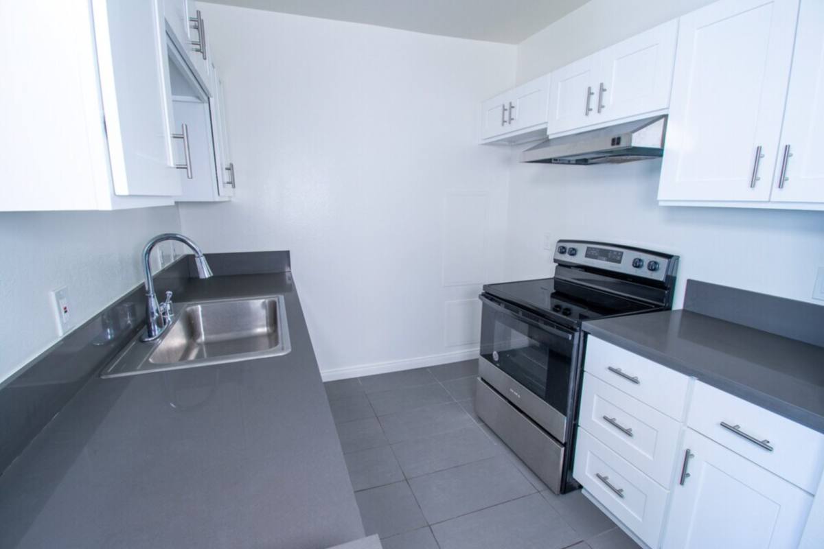 Apartment for rent at 6633 Yucca St, Los Angeles, CA 90028