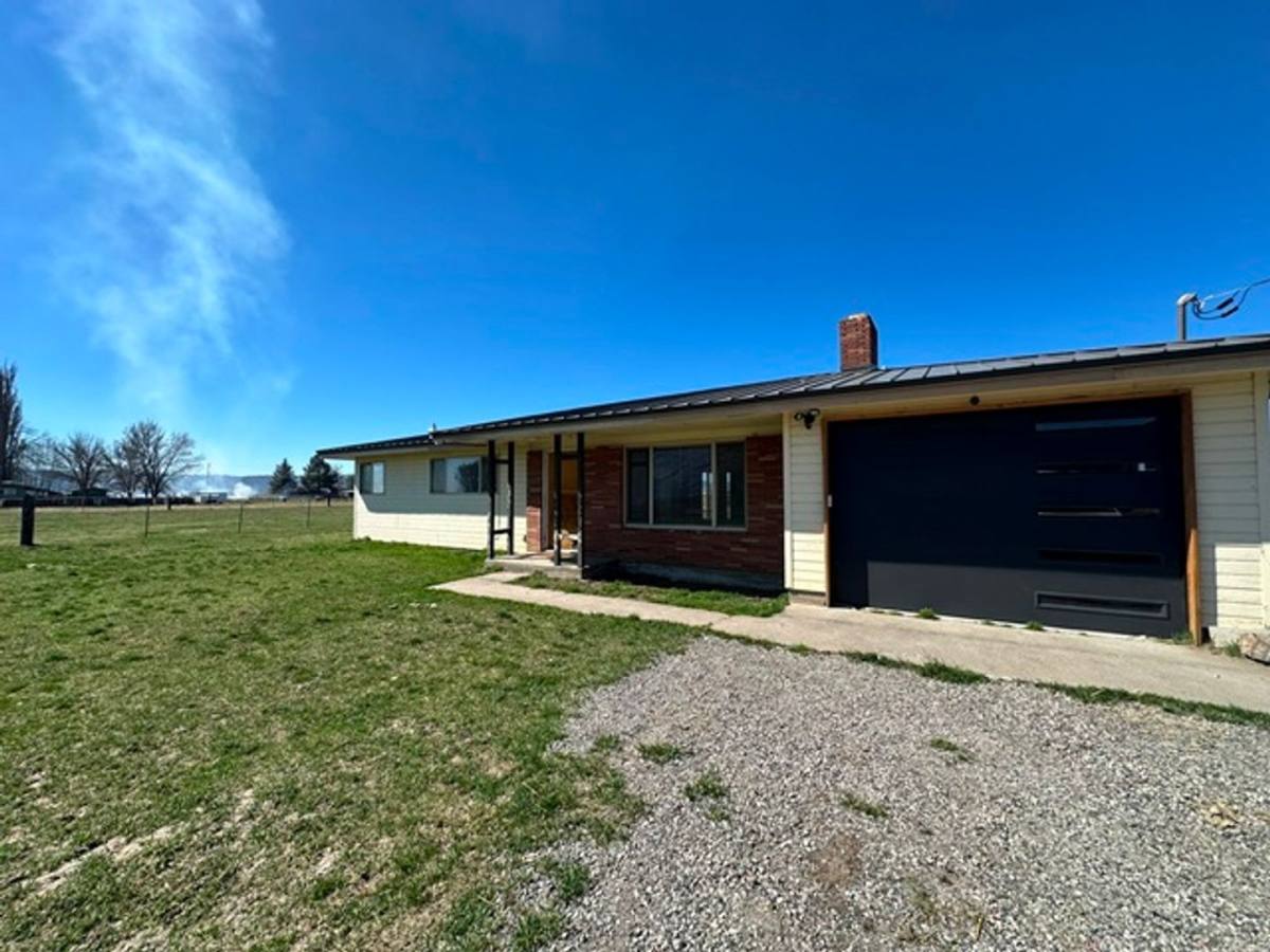 House for rent at 10680 Highway, Klamath Falls, OR 97603