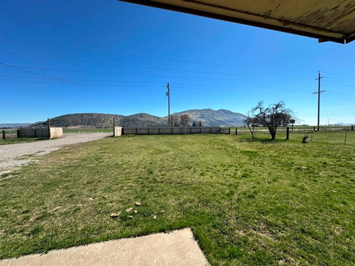 House for rent at 10680 Highway, Klamath Falls, OR 97603