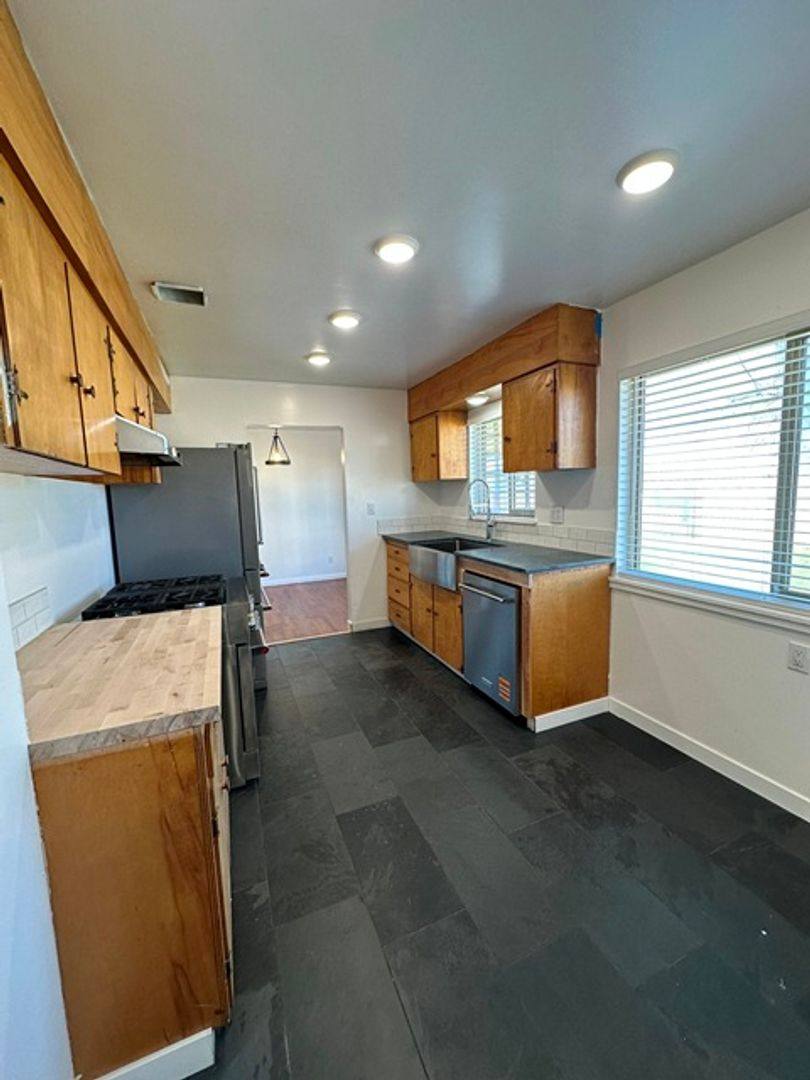 House for rent at 10680 Highway, Klamath Falls, OR 97603
