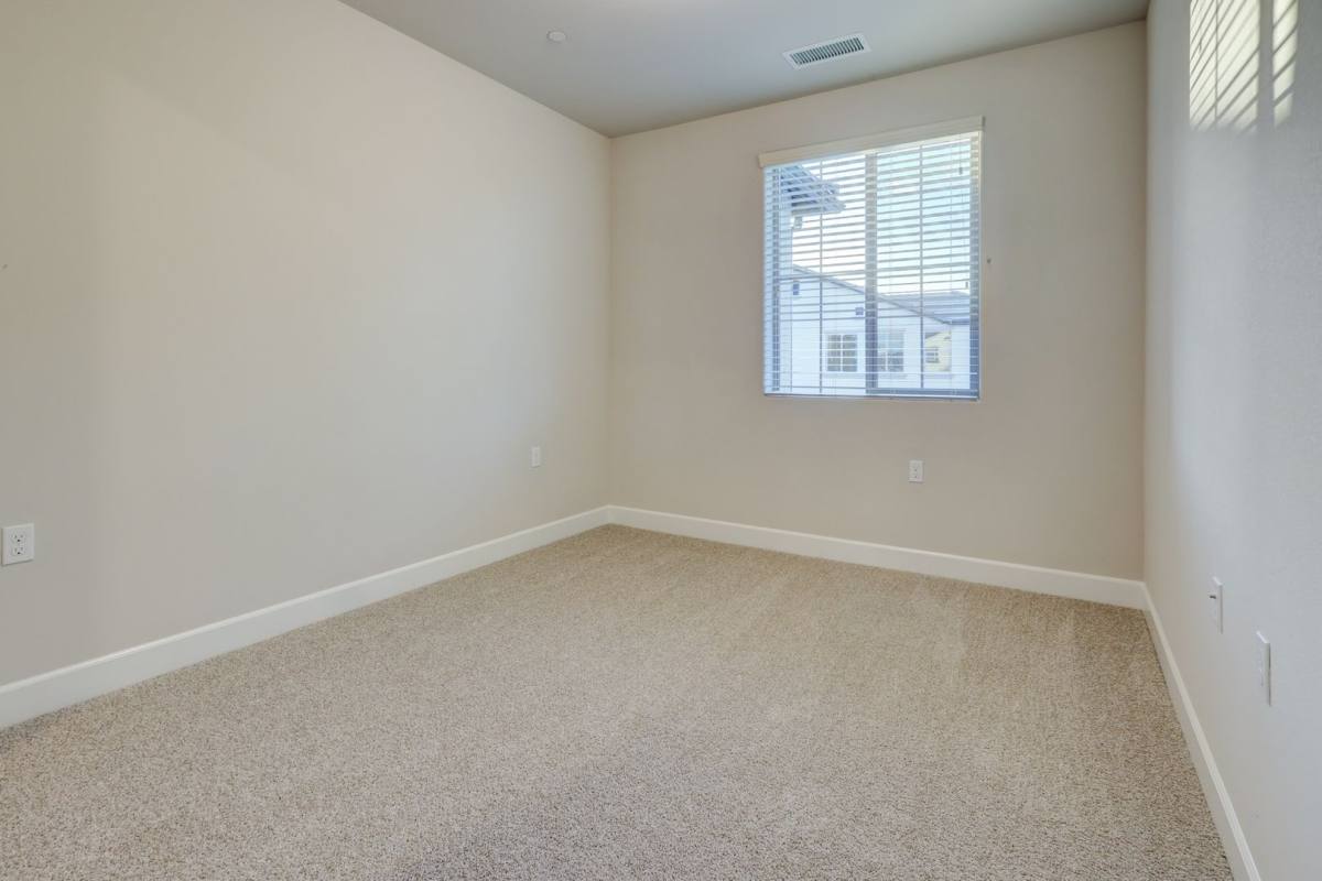 House for rent at 8660 N Haring Dr, Fresno, CA 93720