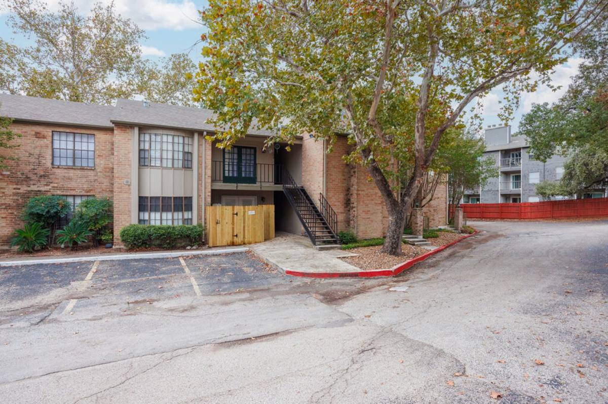 Townhouse for rent at 7711 Callaghan Rd, San Antonio, TX 78229