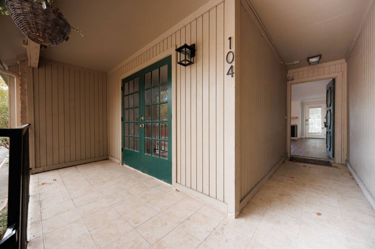Townhouse for rent at 7711 Callaghan Rd, San Antonio, TX 78229
