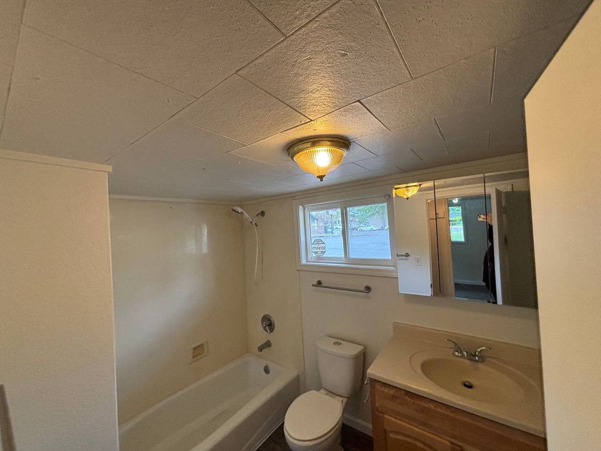 Apartment for rent at 922 Stevens St, Medford, OR 97501