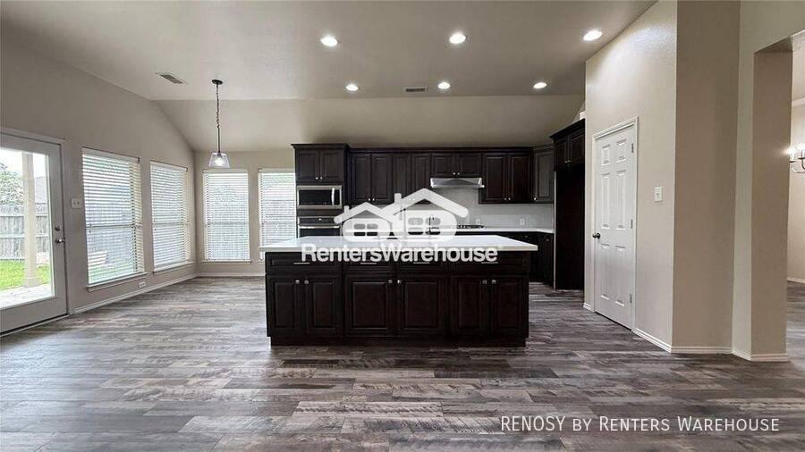 House for rent at 13615 Evening Wind Dr, Pearland, TX 77584
