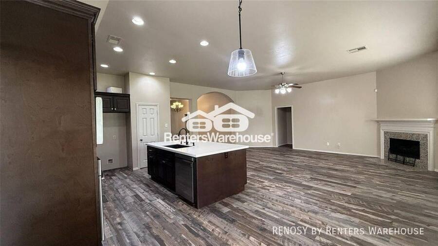 House for rent at 13615 Evening Wind Dr, Pearland, TX 77584
