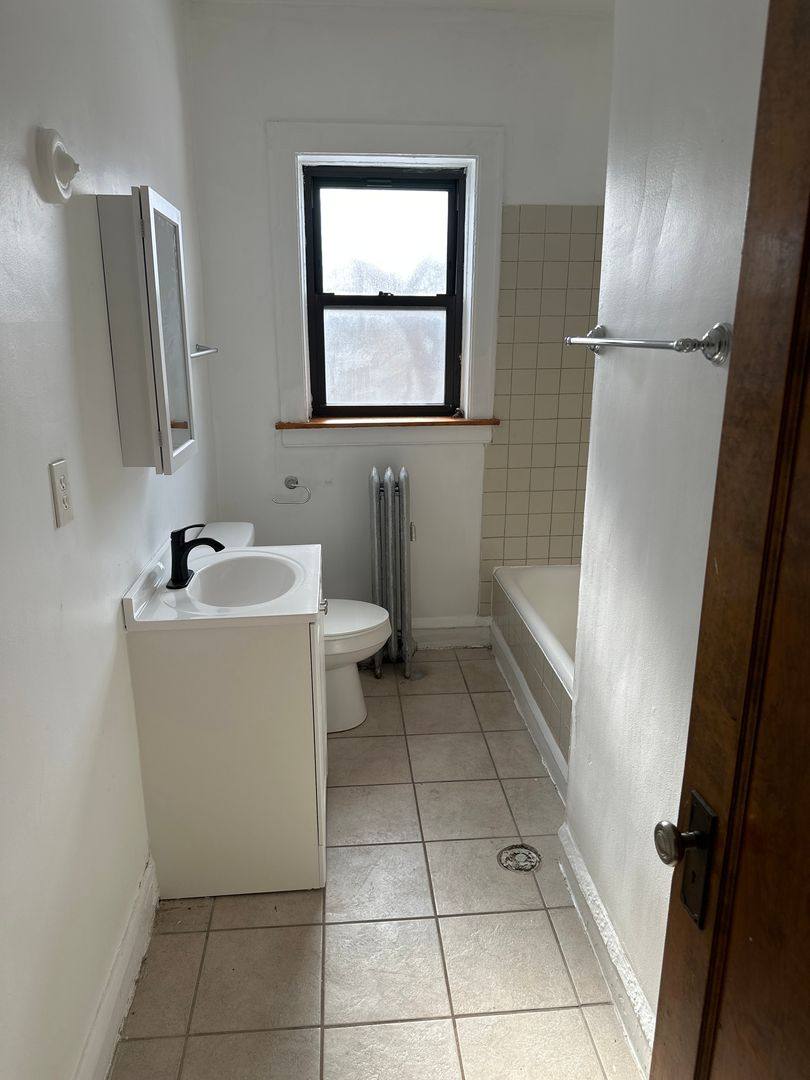 Apartment for rent at 7953-59 S Saint Lawrence Ave, Chicago, IL 60619