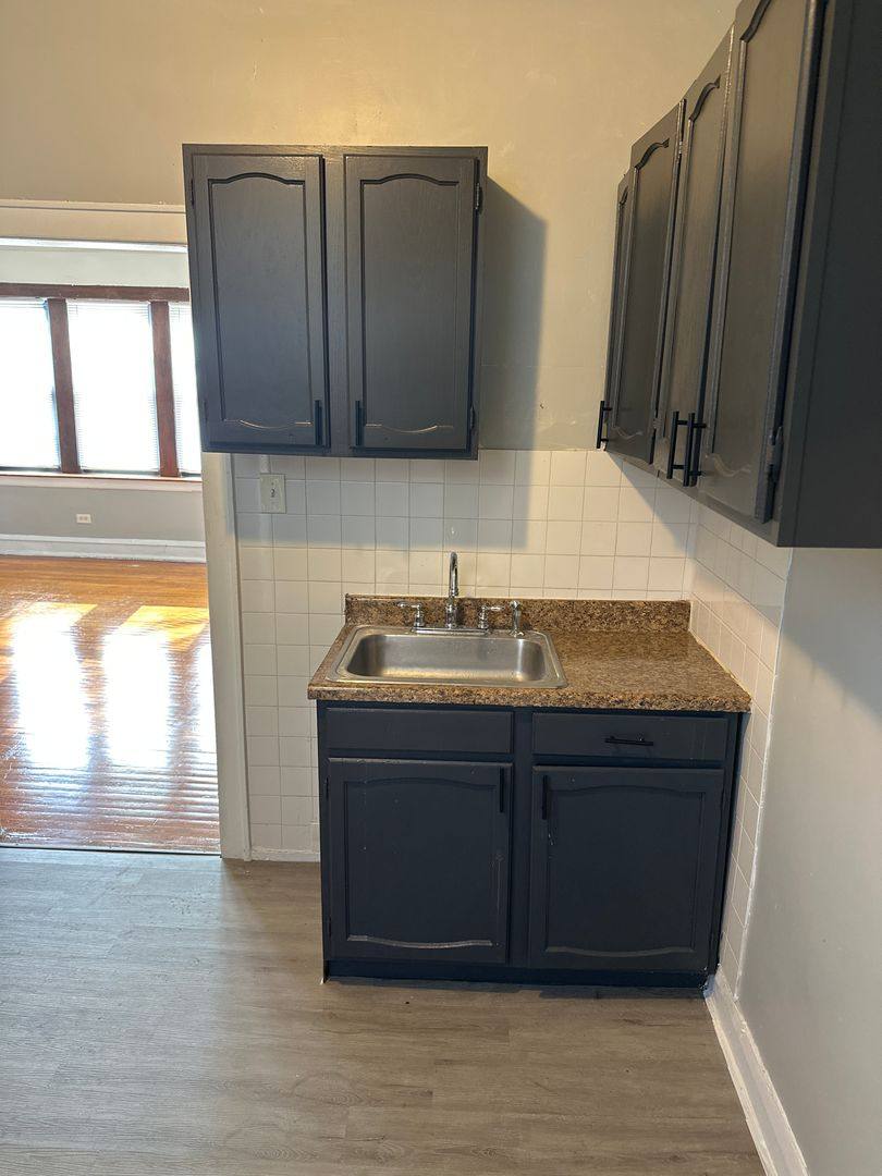 Apartment for rent at 7953-59 S Saint Lawrence Ave, Chicago, IL 60619