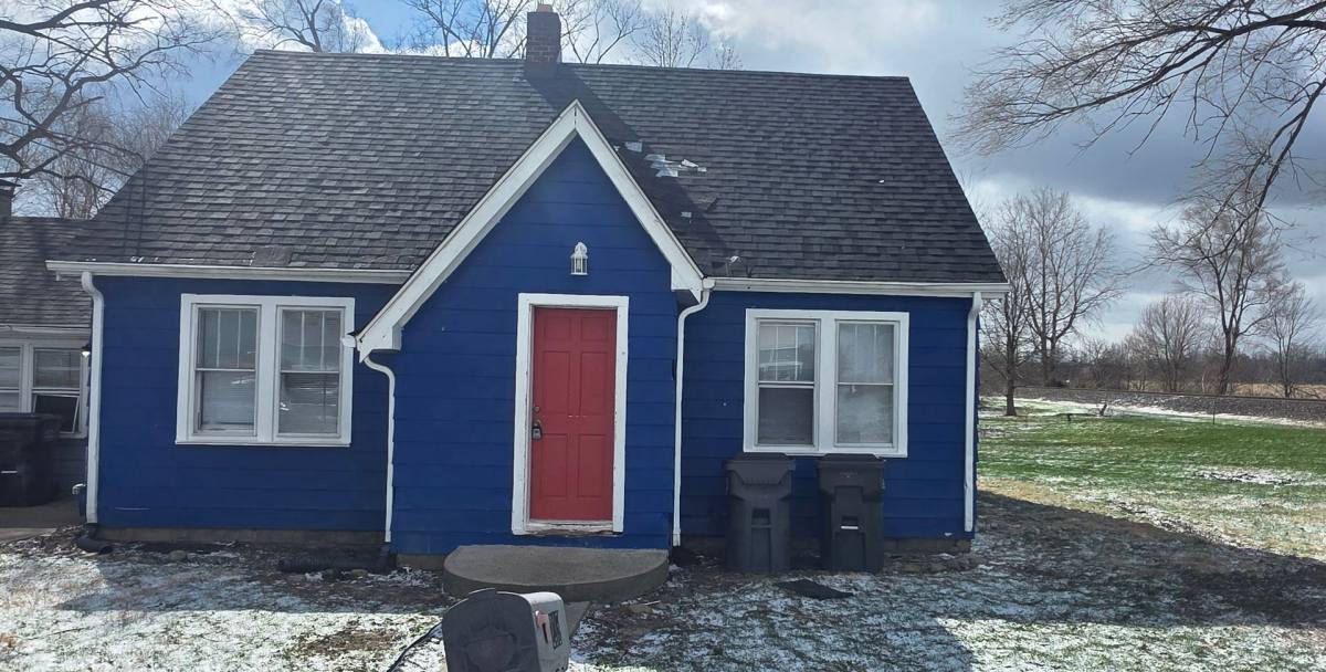 Apartment for rent at 233 W School St, Anderson, IN 46012
