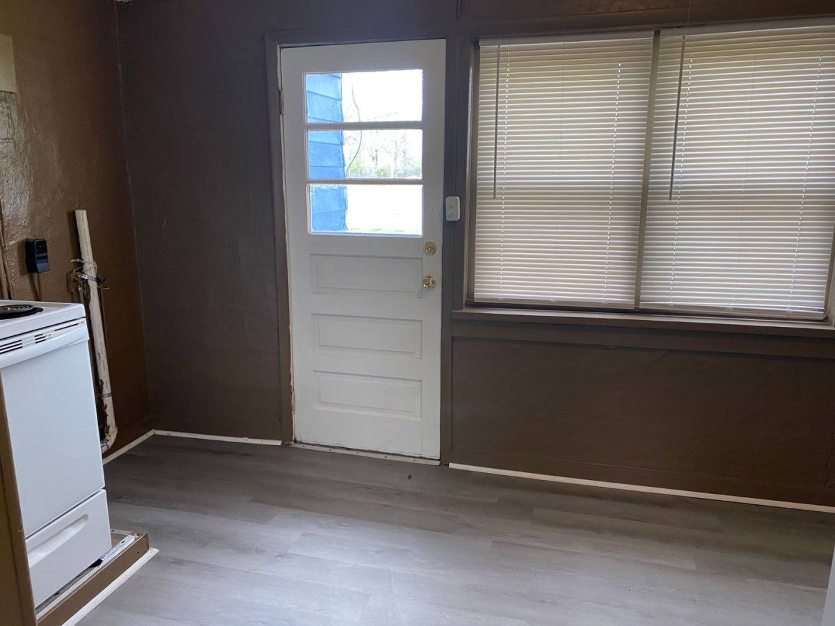 Apartment for rent at 233 W School St, Anderson, IN 46012