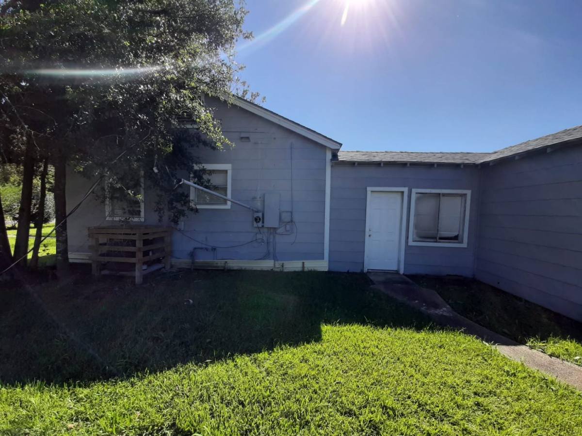 House for rent at 1711 N 11th St, Orange, TX 77630