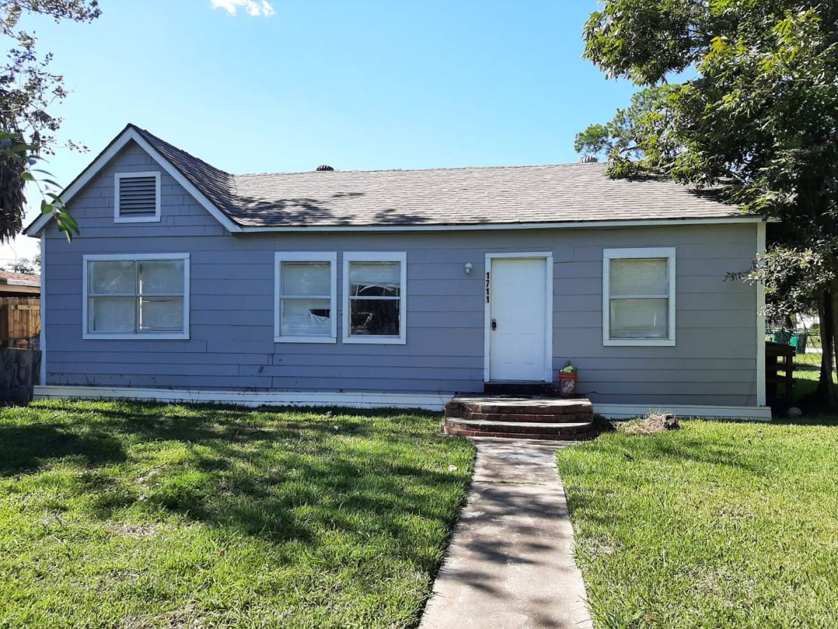 House for rent at 1711 N 11th St, Orange, TX 77630