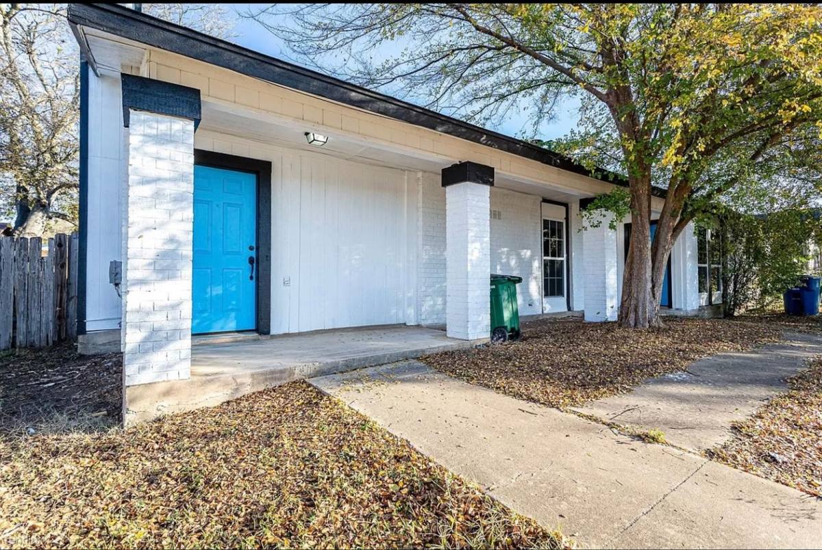 Apartment for rent at 4900 E Stassney Lane, Austin, TX 78744