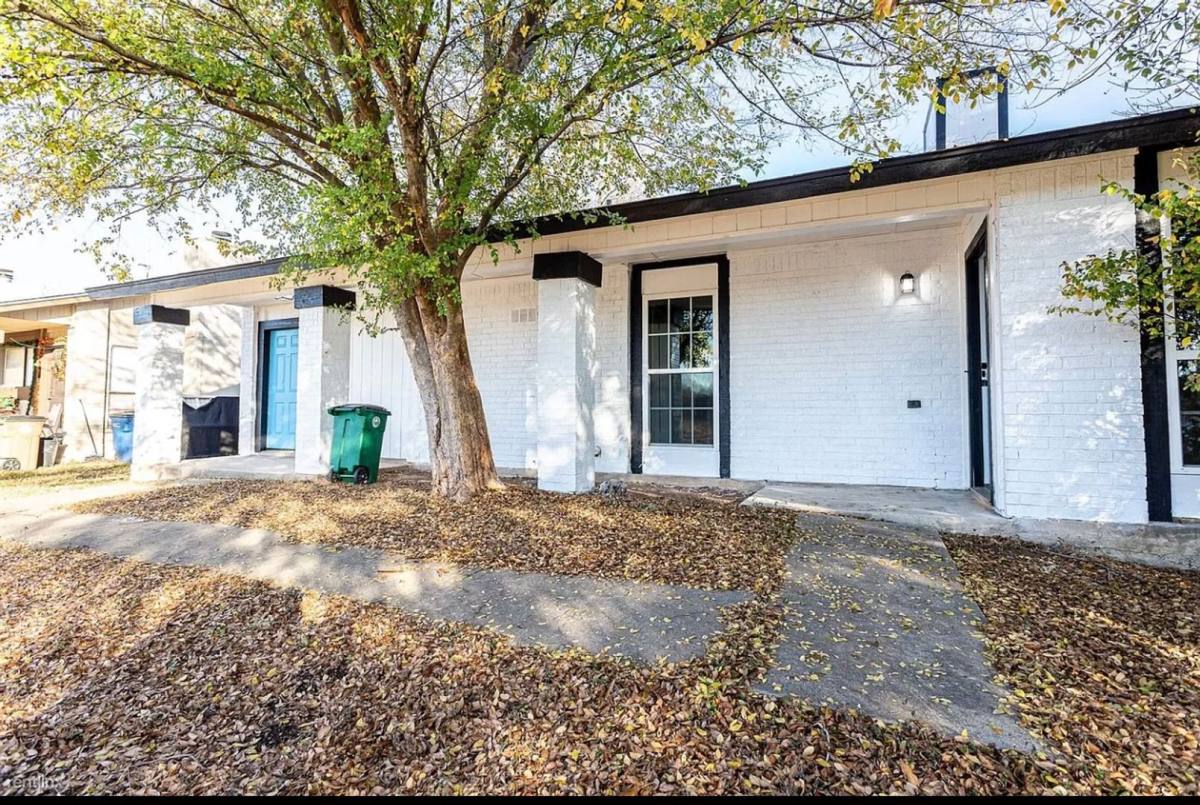 Apartment for rent at 4900 E Stassney Lane, Austin, TX 78744