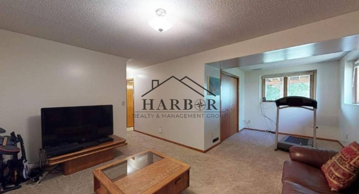 House for rent at 3814 10th Ave SW, Rochester, MN 55902
