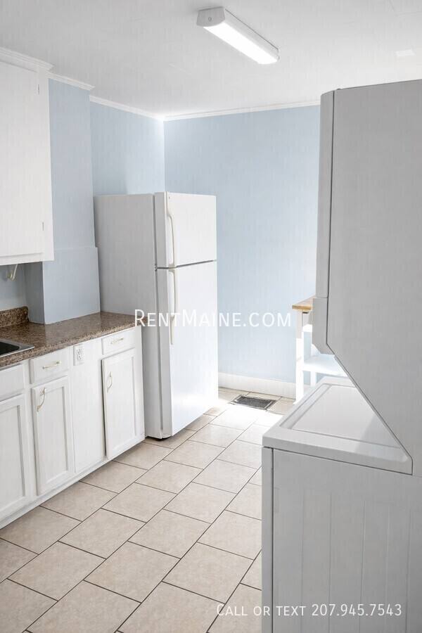 Apartment for rent at 92 Fling St, Brewer, ME 04412