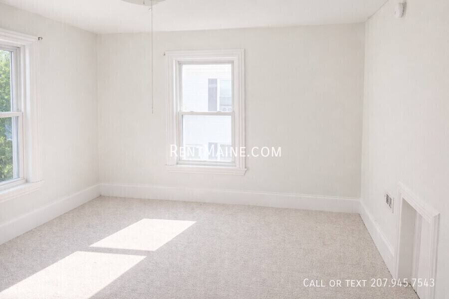 Apartment for rent at 92 Fling St, Brewer, ME 04412
