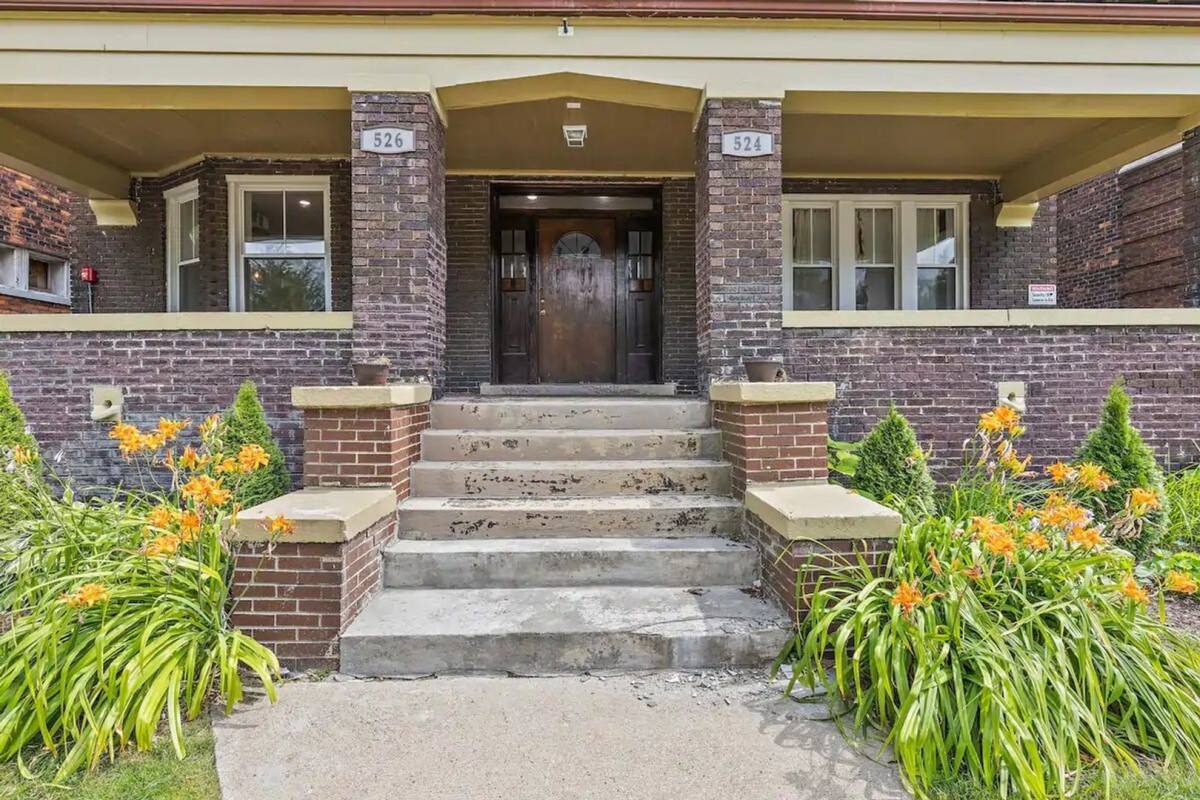 Apartment for rent at 524-526 E Kirby, Detroit, MI 48202
