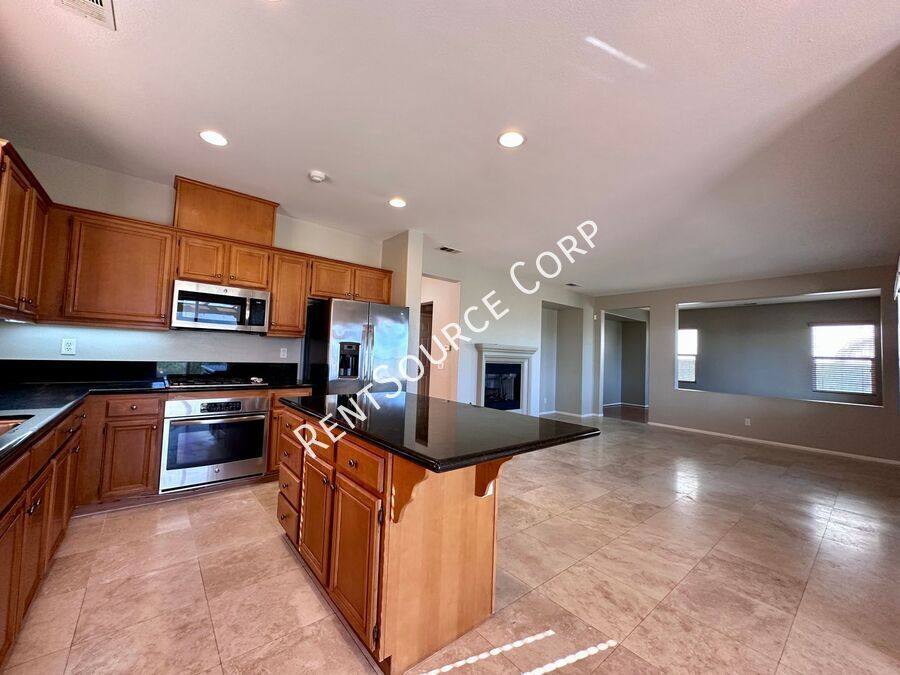 House for rent at 28479 Falcon Crest Dr, Canyon Country, CA 91351