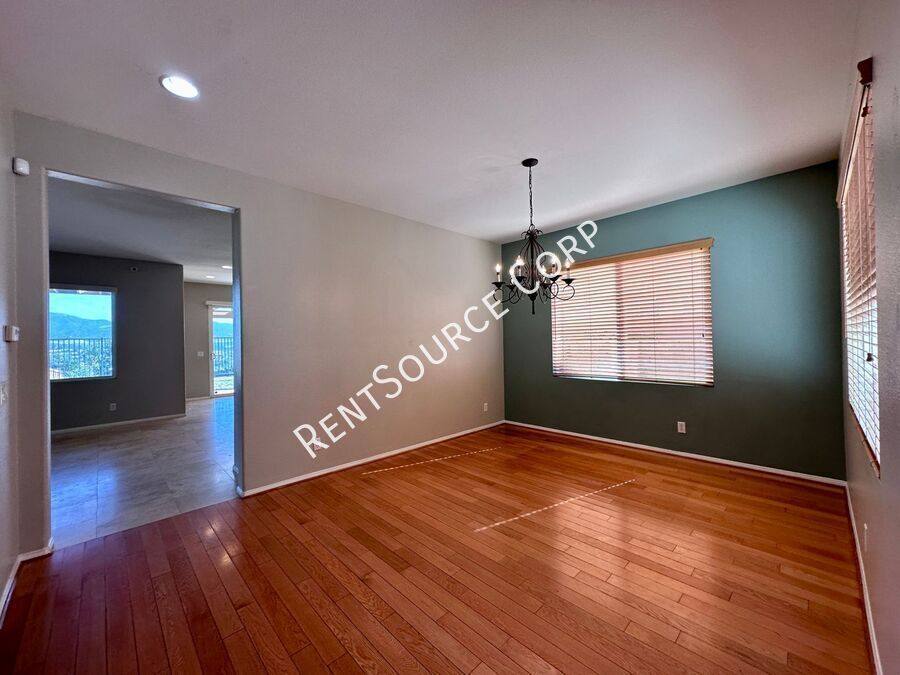 House for rent at 28479 Falcon Crest Dr, Canyon Country, CA 91351