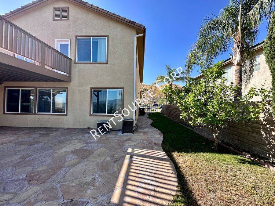 House for rent at 28479 Falcon Crest Dr, Canyon Country, CA 91351