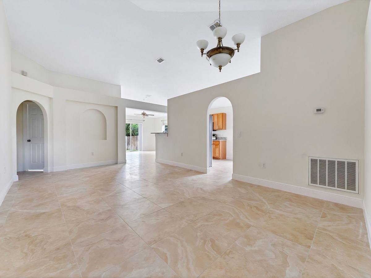 House for rent at 2111 Corner Point Court, Orlando, FL 32820