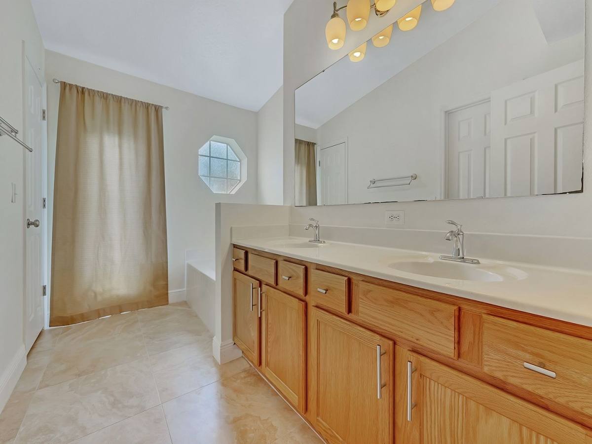 House for rent at 2111 Corner Point Court, Orlando, FL 32820