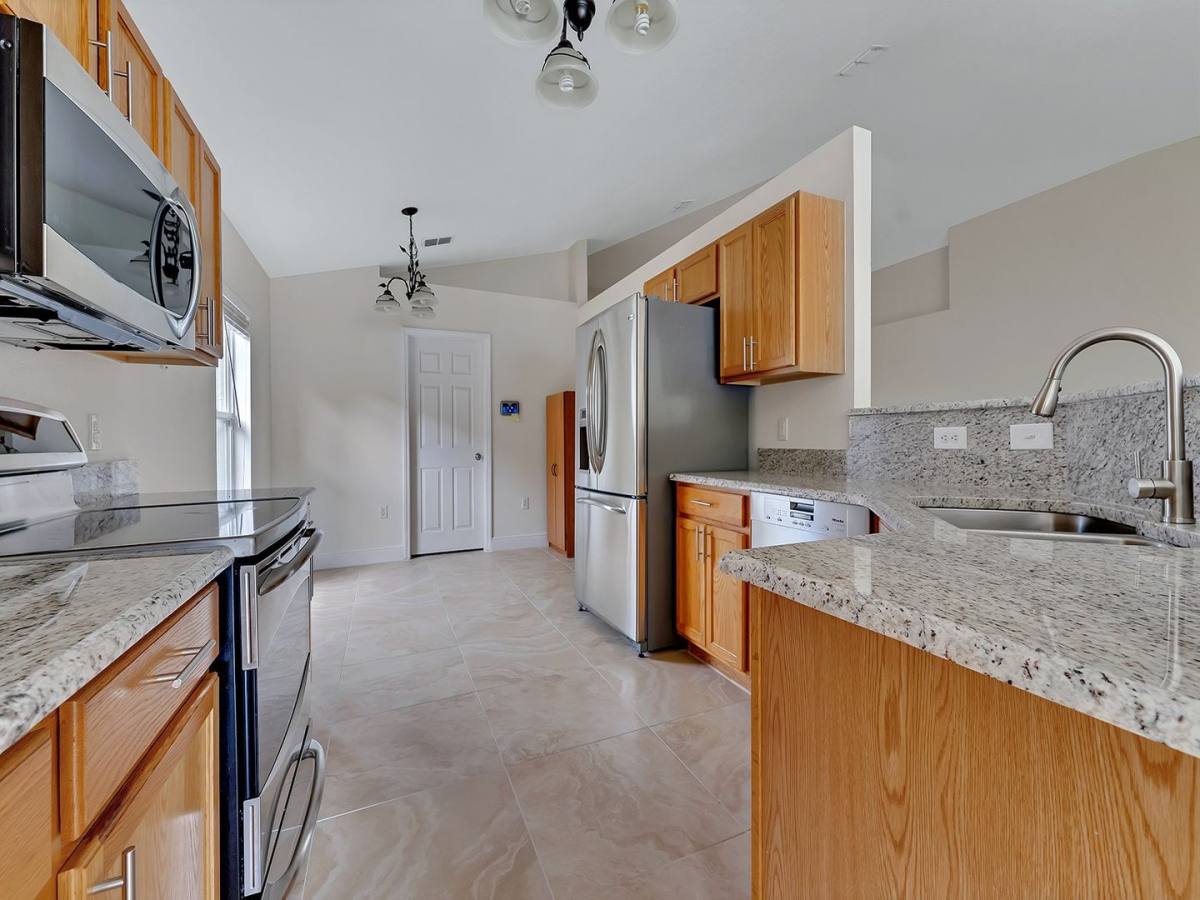 House for rent at 2111 Corner Point Court, Orlando, FL 32820