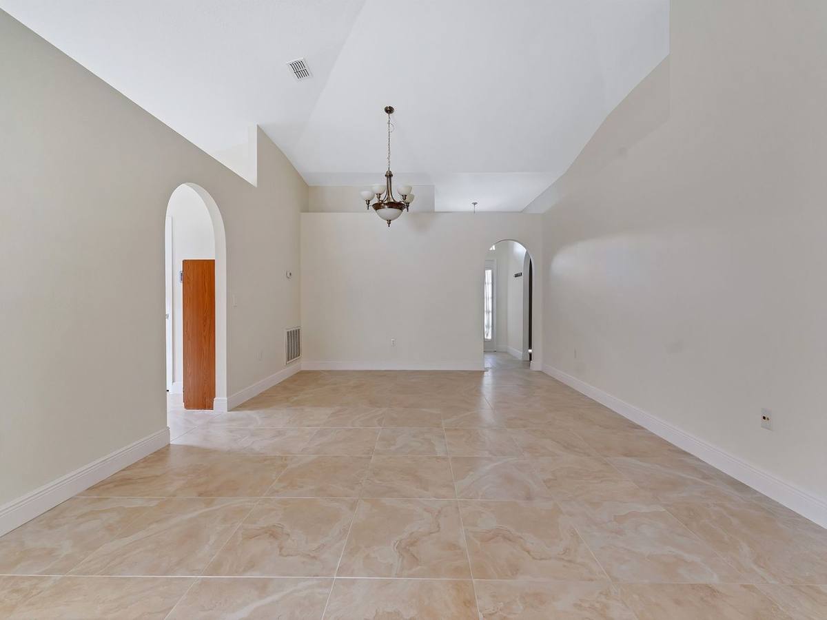 House for rent at 2111 Corner Point Court, Orlando, FL 32820