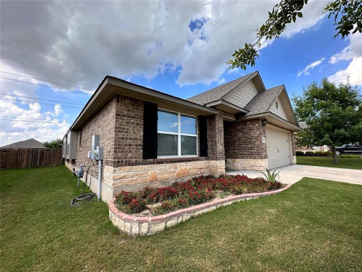 House for rent at 5612 Sabbia Dr, Round Rock, TX 78665