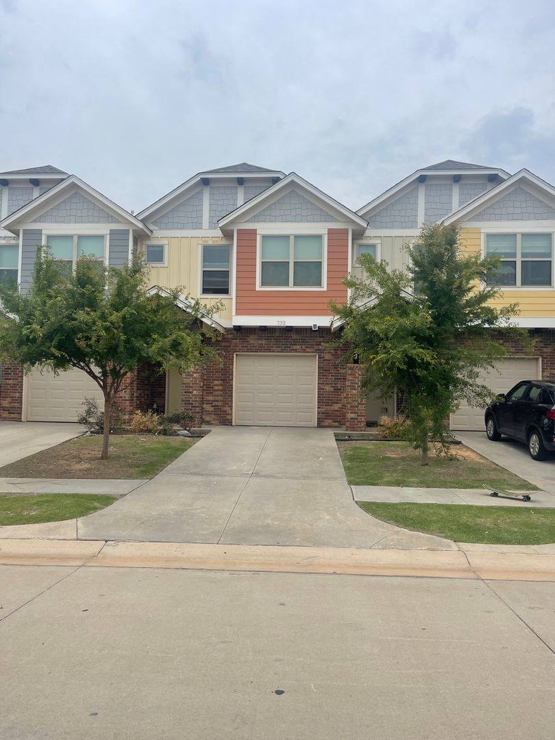 Townhouse for rent at 732 SW 14th St, Oklahoma City, OK 73160