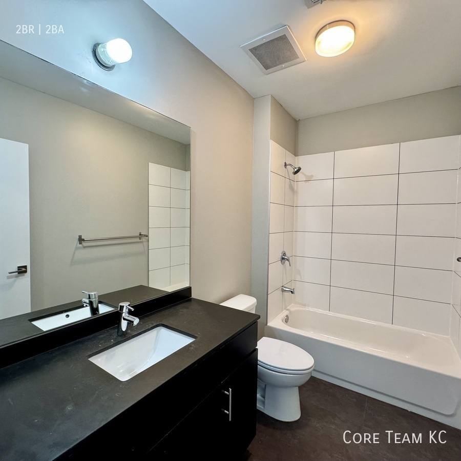 Apartment for rent at 2903 Gillham Rd #302, Kansas City, MO 64111