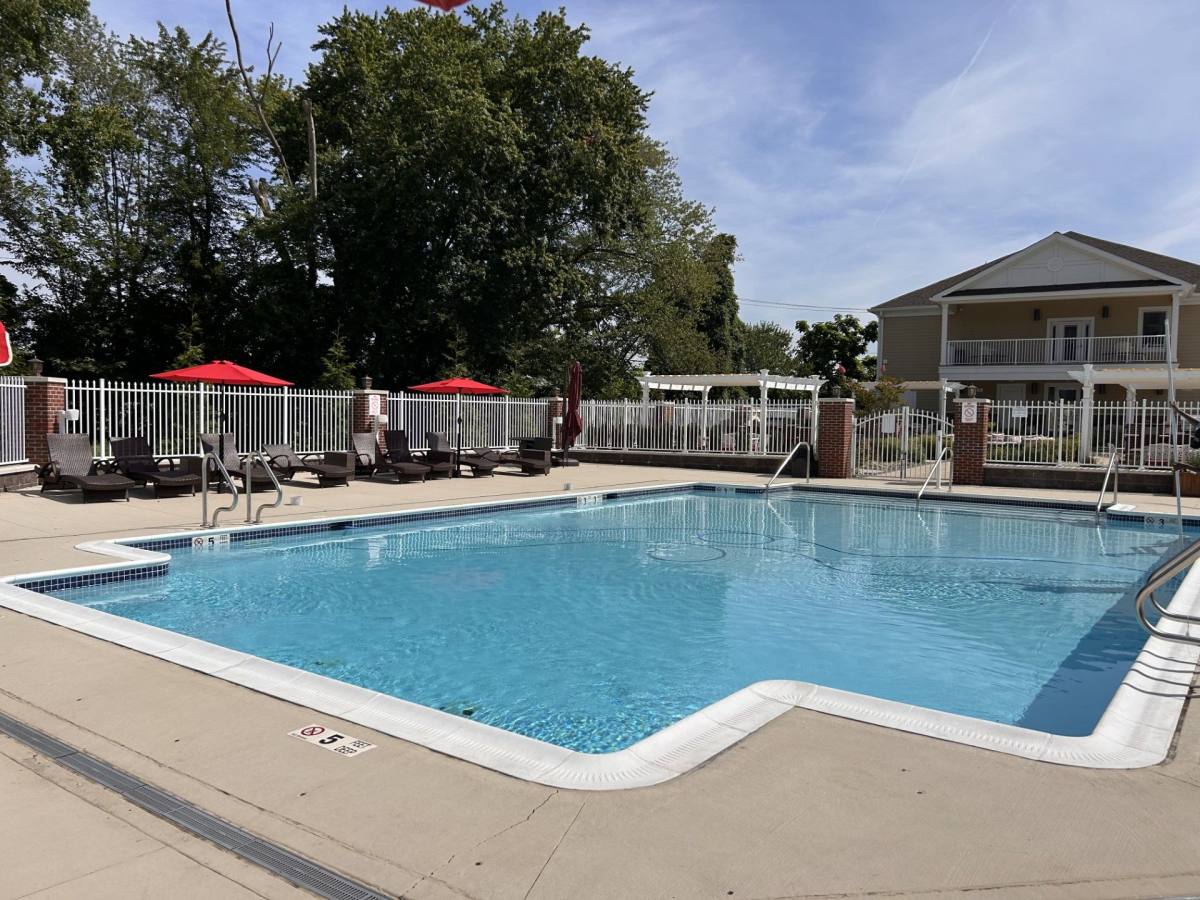 Apartment for rent at 2 Soldier Hill Rd, Paramus, NJ 07652