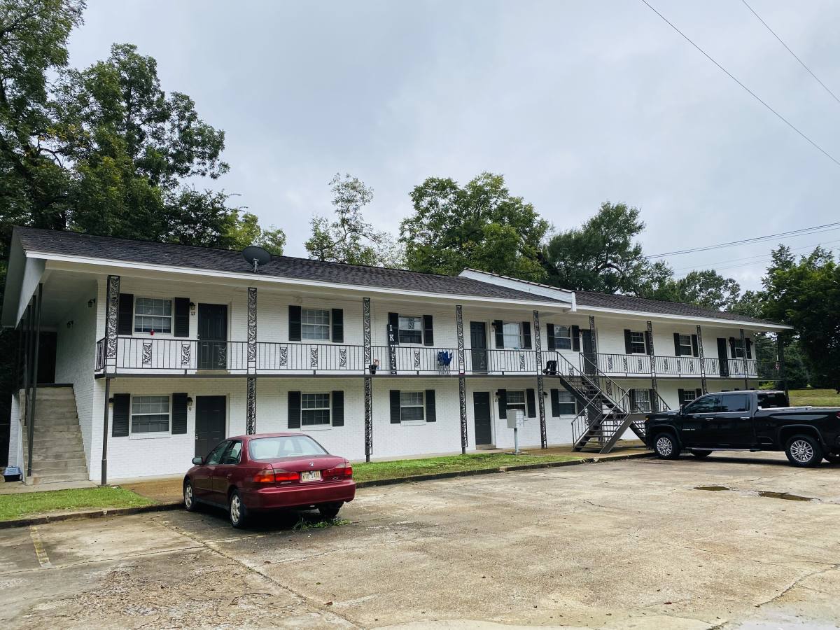 Apartment for rent at 215 Louisville St, Starkville, MS 39759