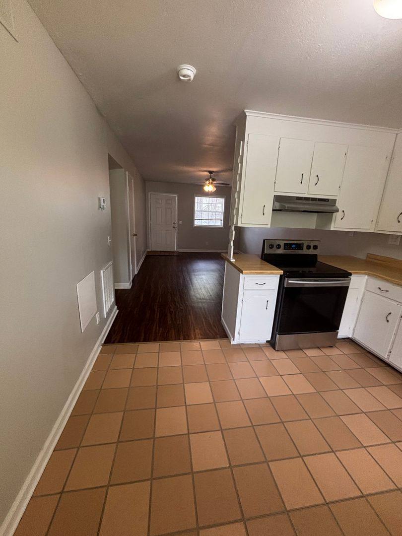 Apartment for rent at 215 Louisville St, Starkville, MS 39759