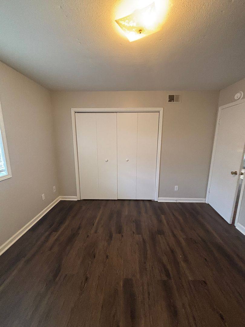 Apartment for rent at 215 Louisville St, Starkville, MS 39759