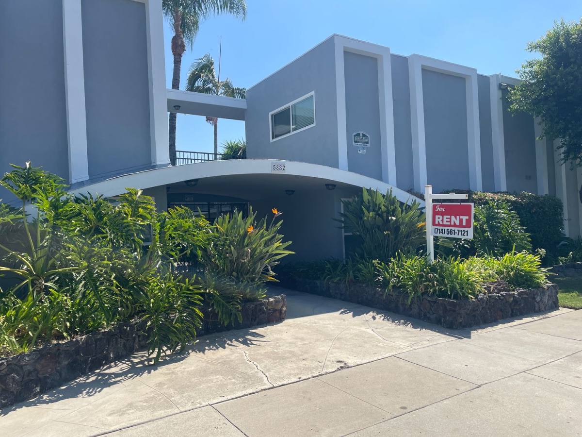 Apartment for rent at 5882 Fullerton Ave, Buena Park, CA 90621