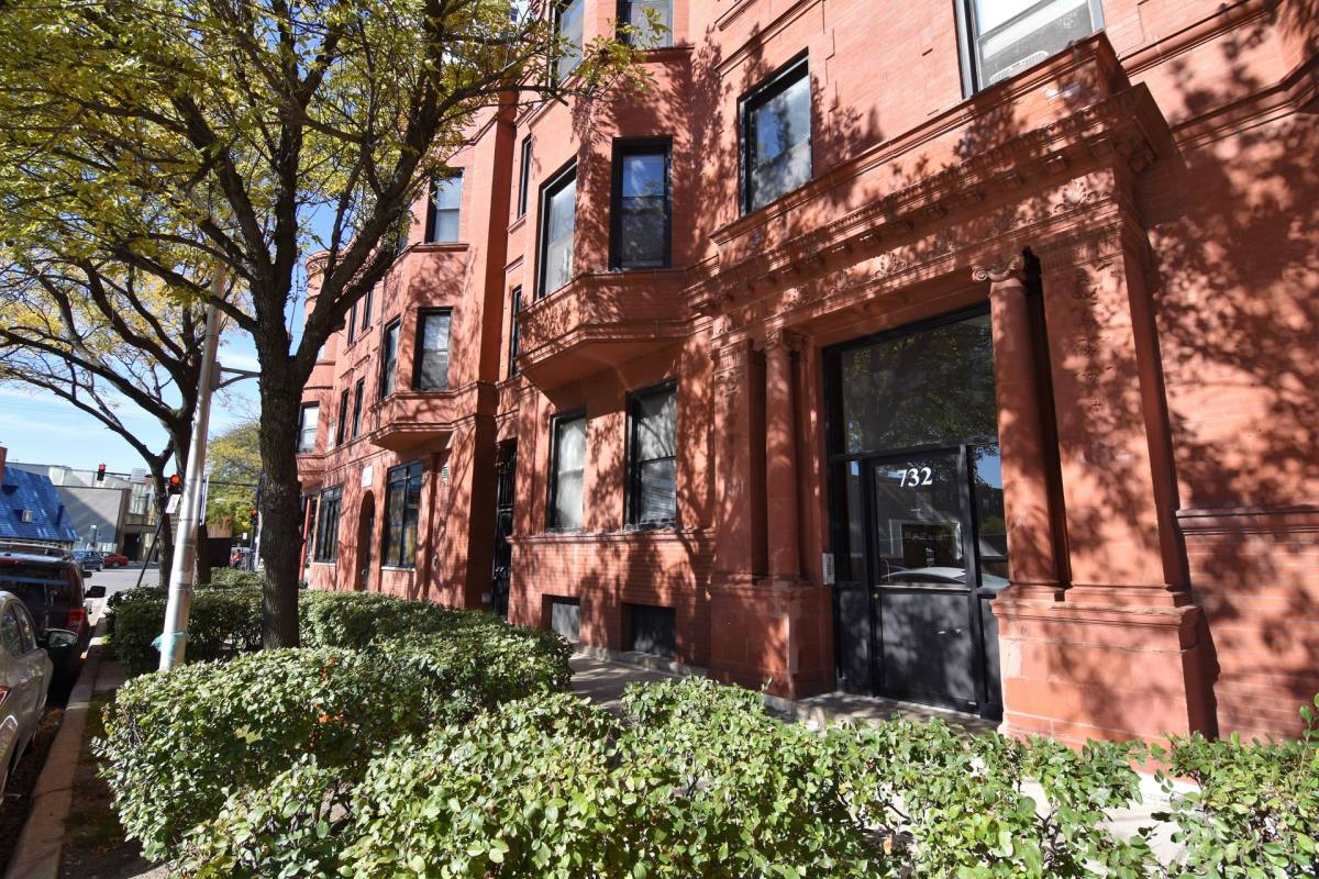 Apartment for rent at 732 W Grace 3803-3809 N Broadway, Chicago, IL 60613