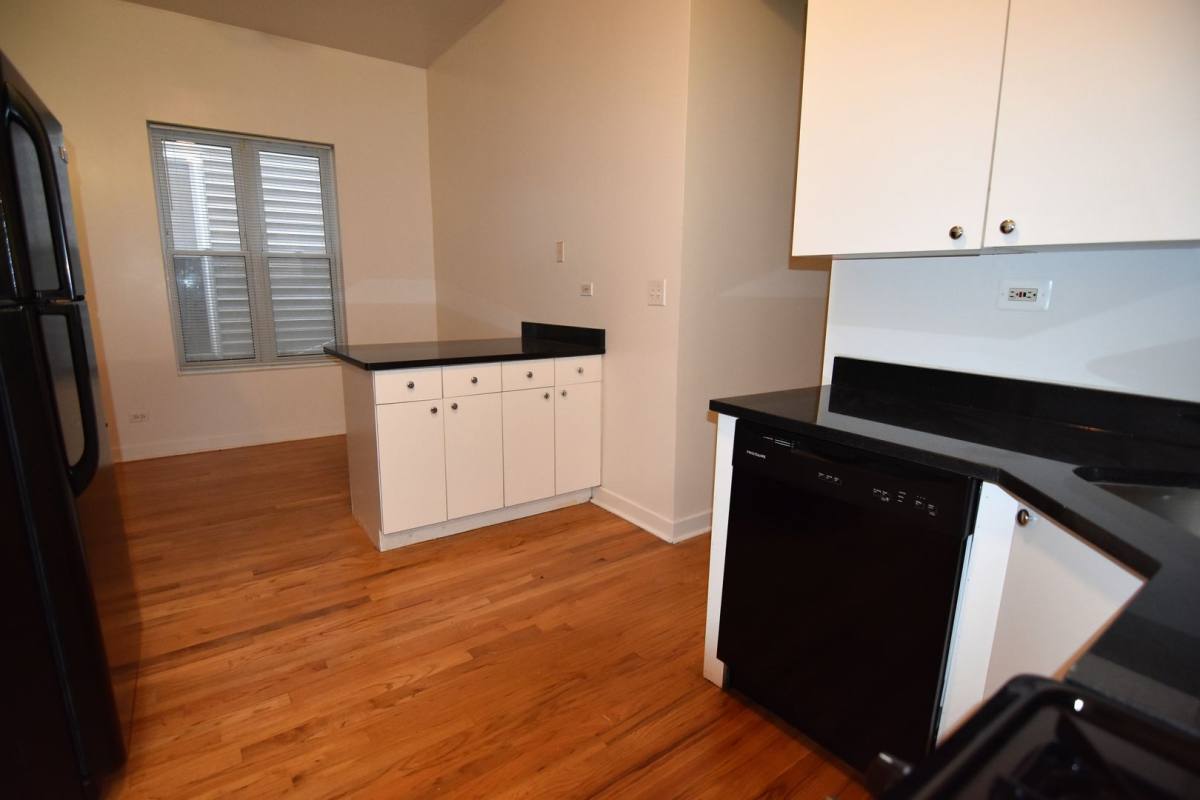 Apartment for rent at 732 W Grace 3803-3809 N Broadway, Chicago, IL 60613