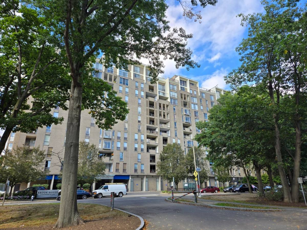 Condo for rent at 33 Pond Ave #913, Brookline, MA 02445