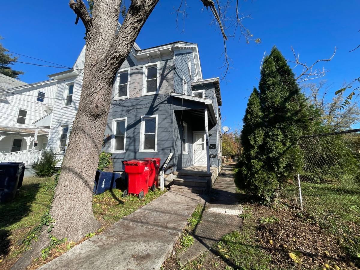 Apartment for rent at 31 Ellis St, Bridgeton, NJ 08302