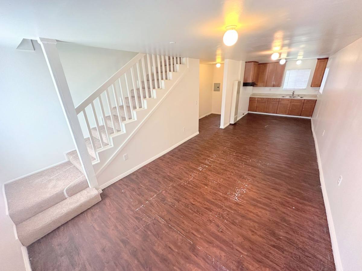 Apartment for rent at 11645 Figueroa St, Los Angeles, CA 90044