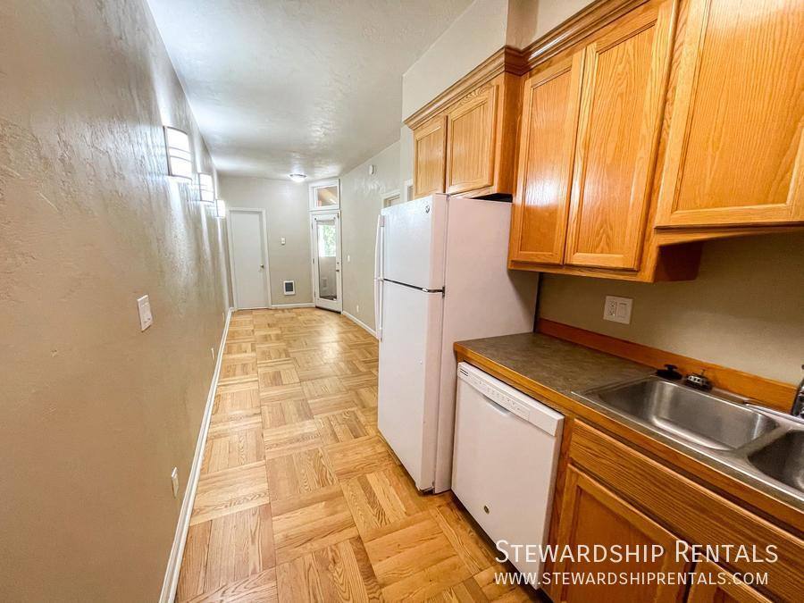 Apartment for rent at 1825 Harris St #5, Eugene, OR 97403