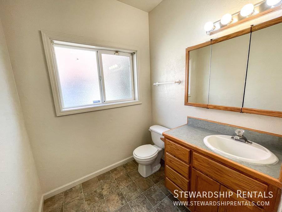 Apartment for rent at 1825 Harris St #5, Eugene, OR 97403