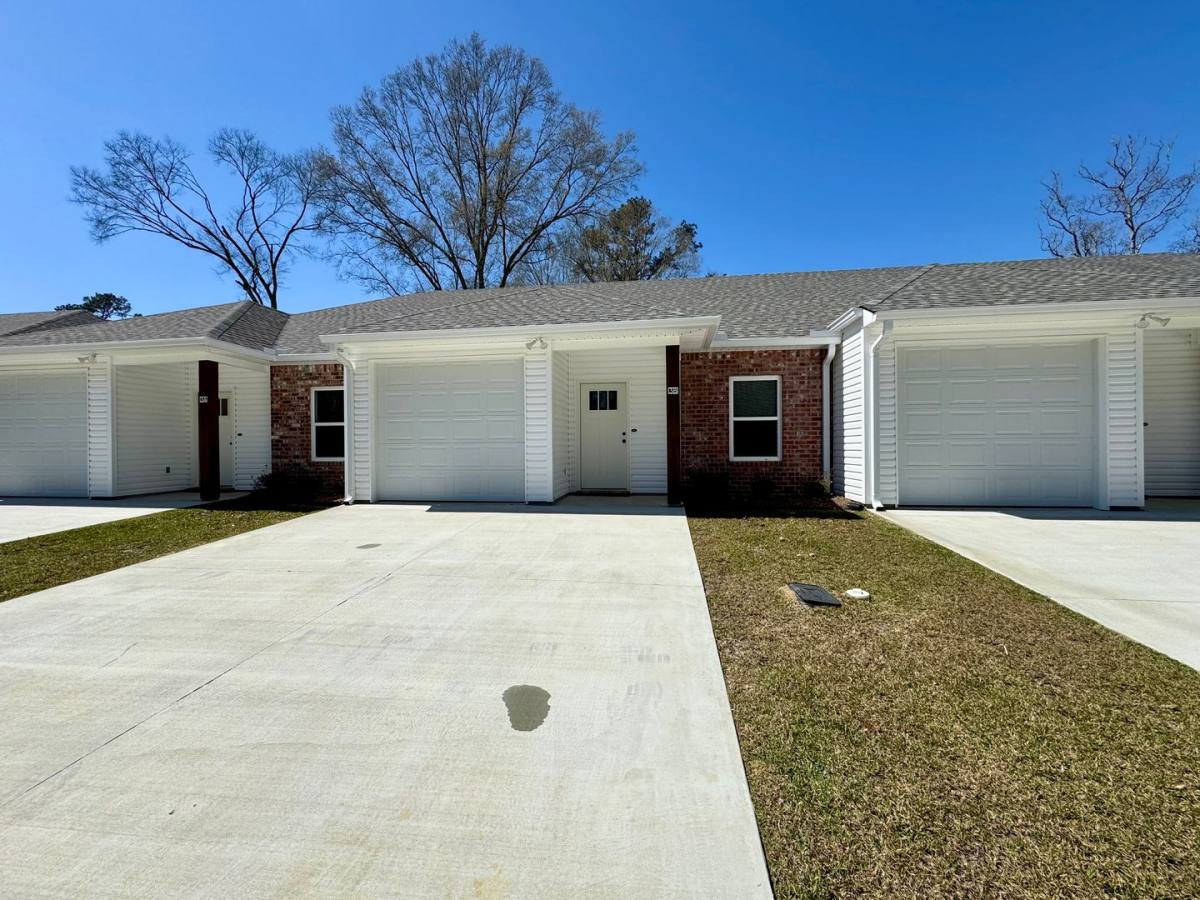 Townhouse for rent at 8073 Arnold Rd #3B, Denham Springs, LA 70726