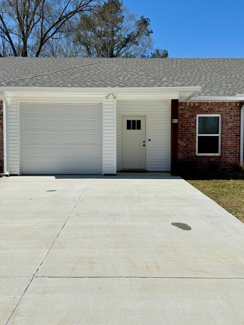 Townhouse for rent at 8073 Arnold Rd #3B, Denham Springs, LA 70726