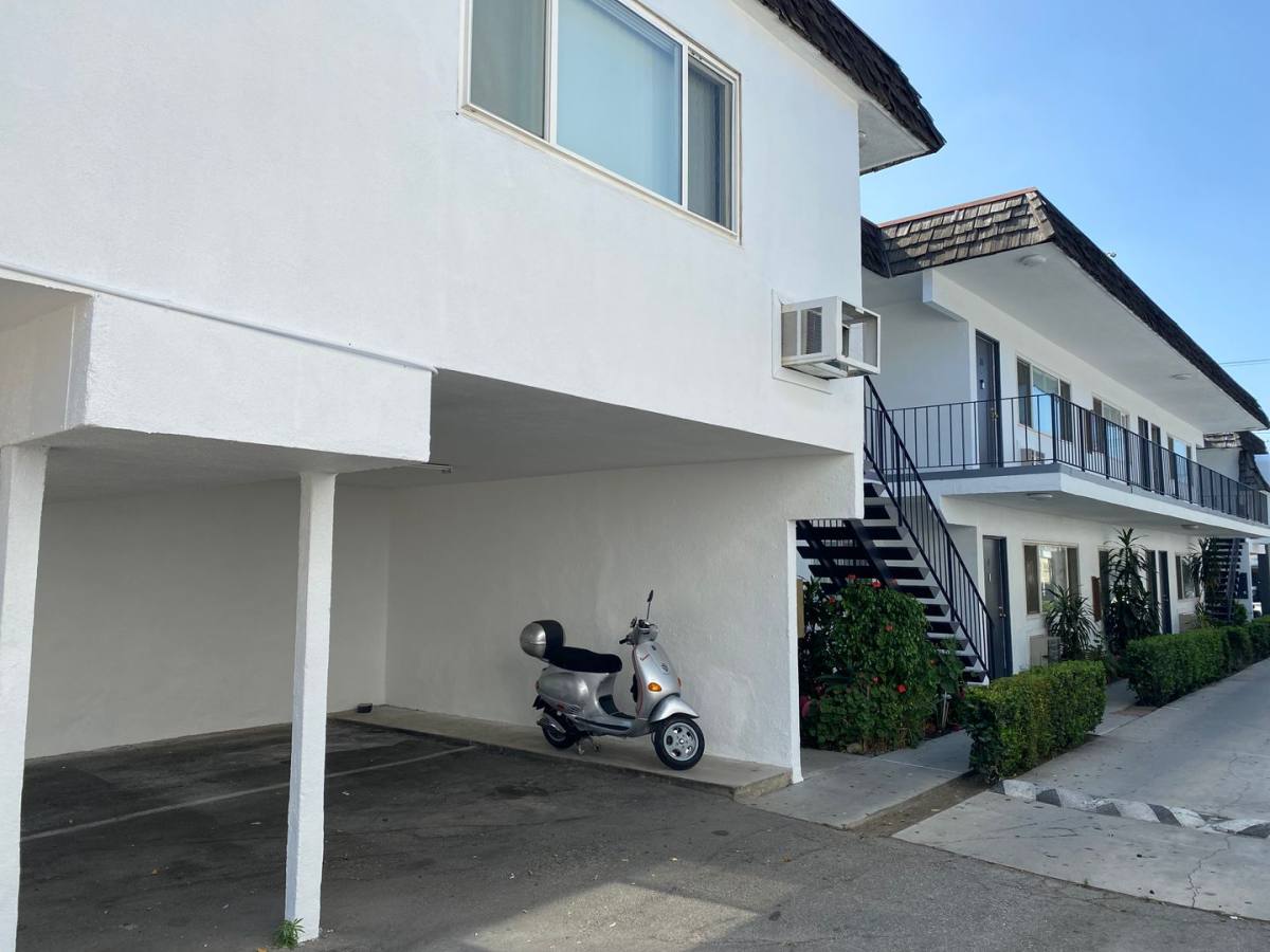 Apartment for rent at 16215 16221 Vanowen St, Van Nuys, CA 91406