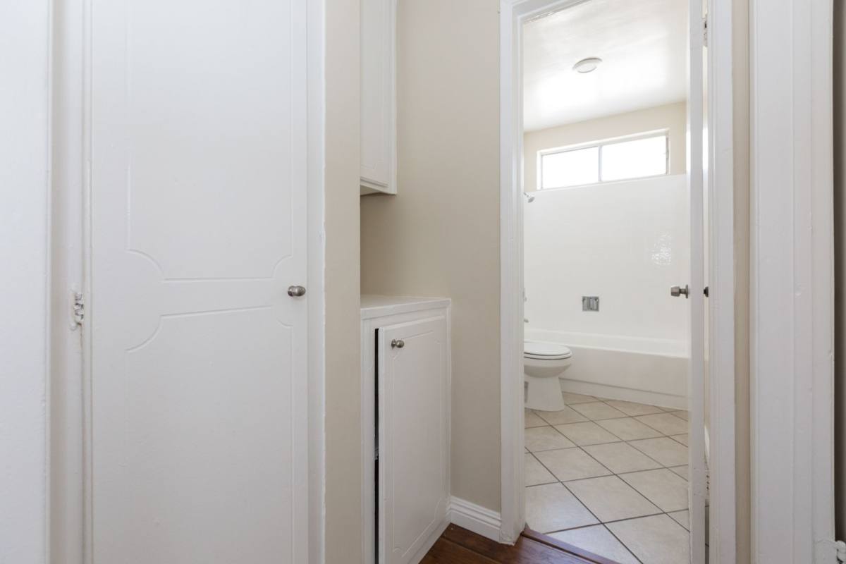 Apartment for rent at 16215 16221 Vanowen St, Van Nuys, CA 91406
